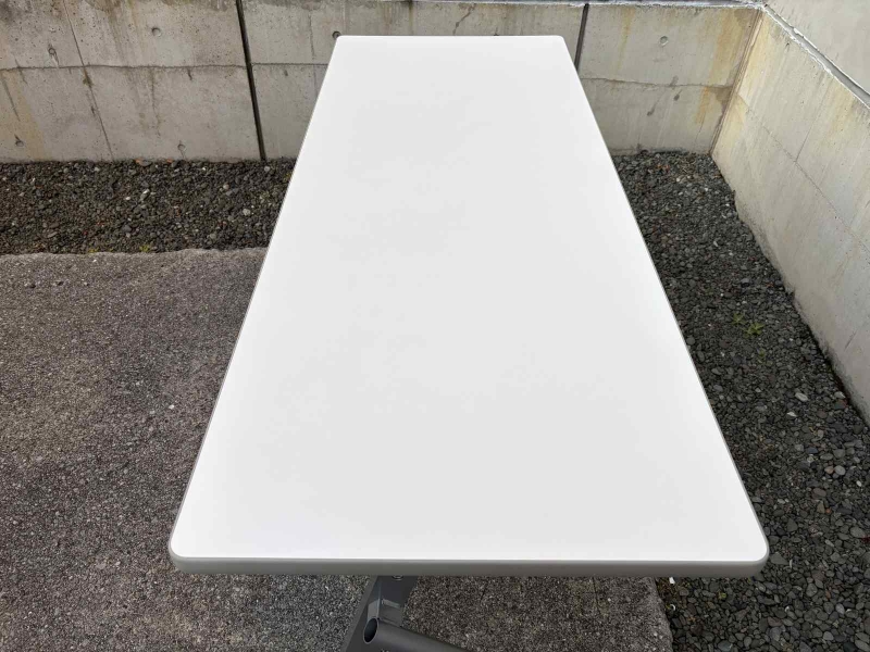 HFLシリーズ　平行スタックテーブル　W1500/D600　中古　脚部カバー欠品_3