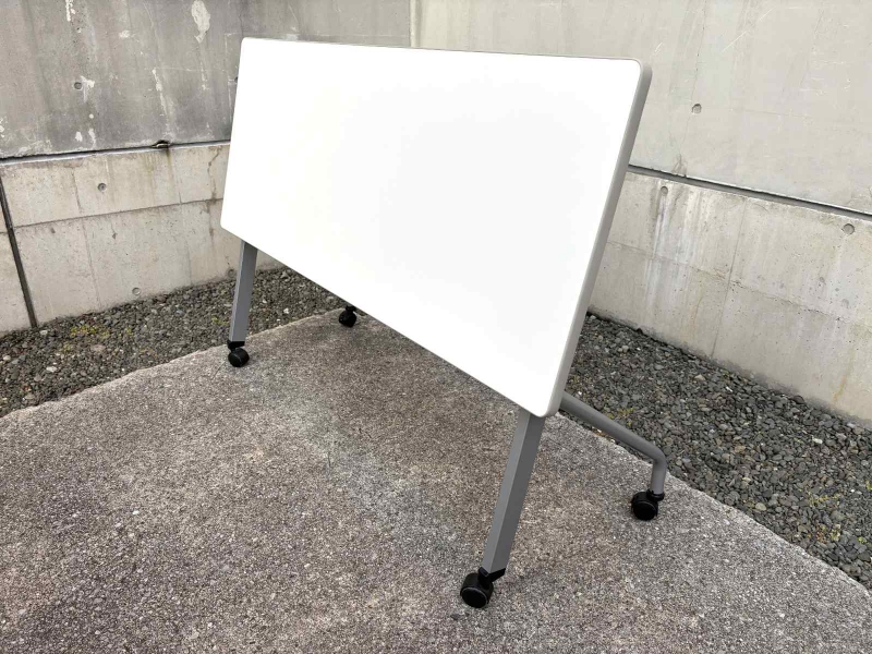 HFLシリーズ　平行スタックテーブル　W1500/D600　中古　脚部カバー欠品_6