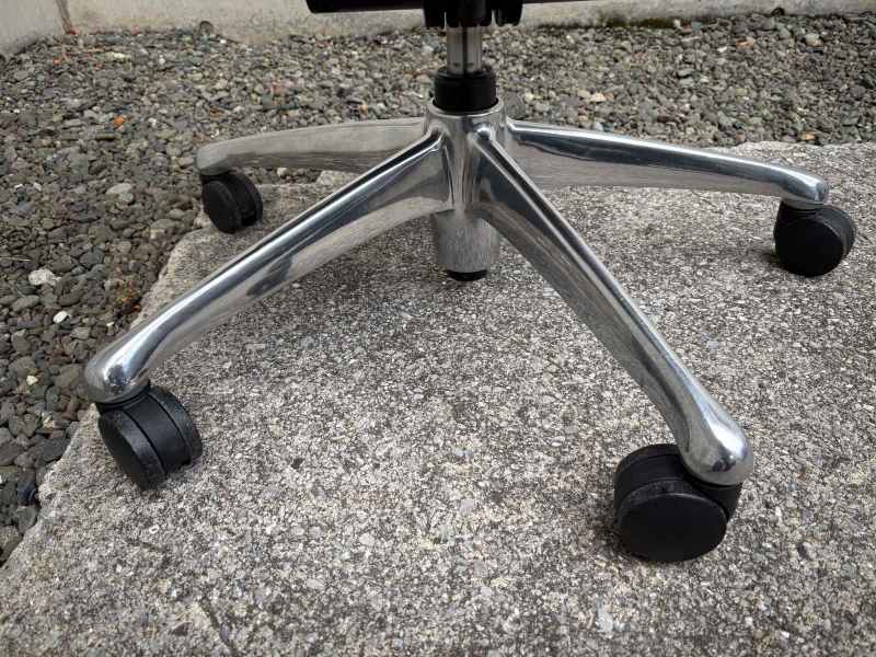 ゼファーチェア 　メッシュタイプ　ブラック　中古【肘パッド新品】_7