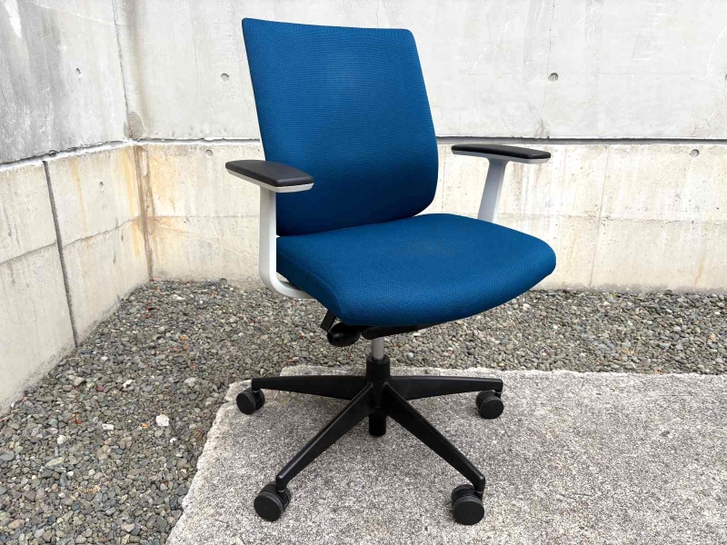 ウィザード２チェア　肘付き　ブルー×ホワイト　中古_0