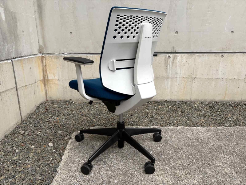 ウィザード２チェア　肘付き　ブルー×ホワイト　中古_1