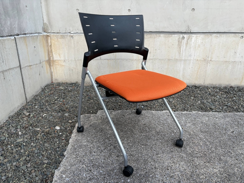 マノスチェア　ブラック×オレンジ　中古