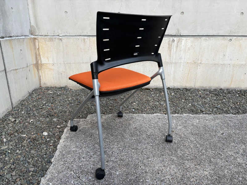 マノスチェア　ブラック×オレンジ　中古_1