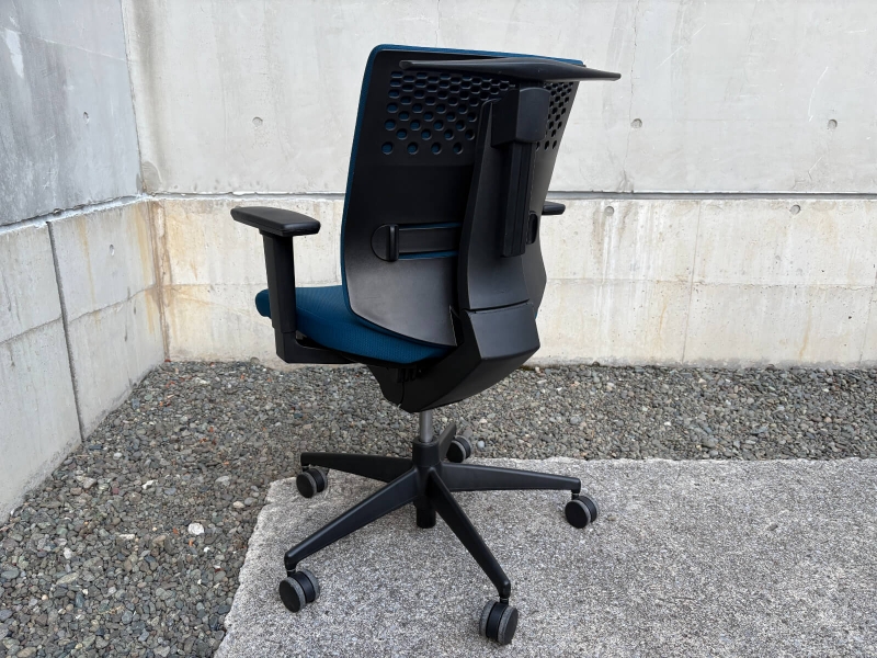 ウィザード２チェア　ブルー　可動肘・ハンガー付　中古_1