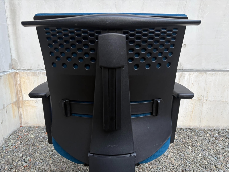 ウィザード２チェア　ブルー　可動肘・ハンガー付　中古_2