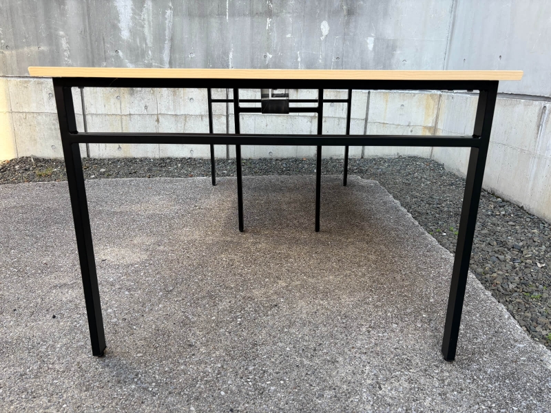 ミーティングテーブル　W2000/D1000㎜　中央配線機能付き　中古_2