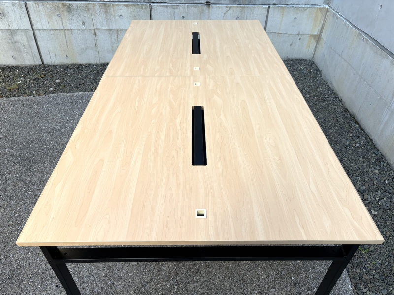 ミーティングテーブル　W2000/D1000㎜　中央配線機能付き　中古_3