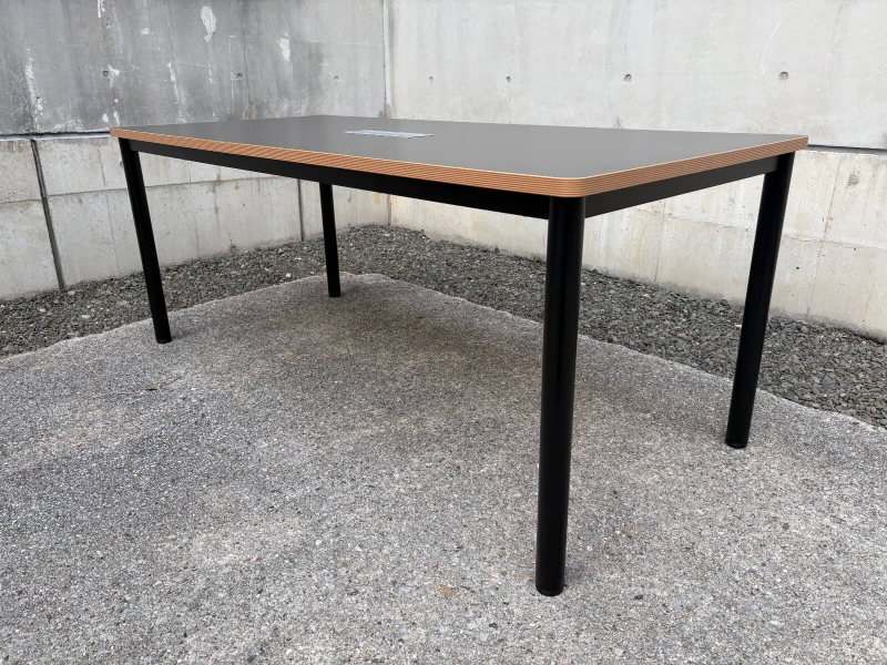 ビネイル　ミーティングテーブル　中央配線機能付き　W1800/D800　中古