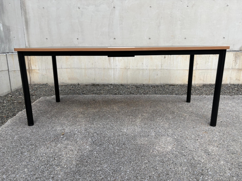 ビネイル　ミーティングテーブル　中央配線機能付き　W1800/D800　中古_1