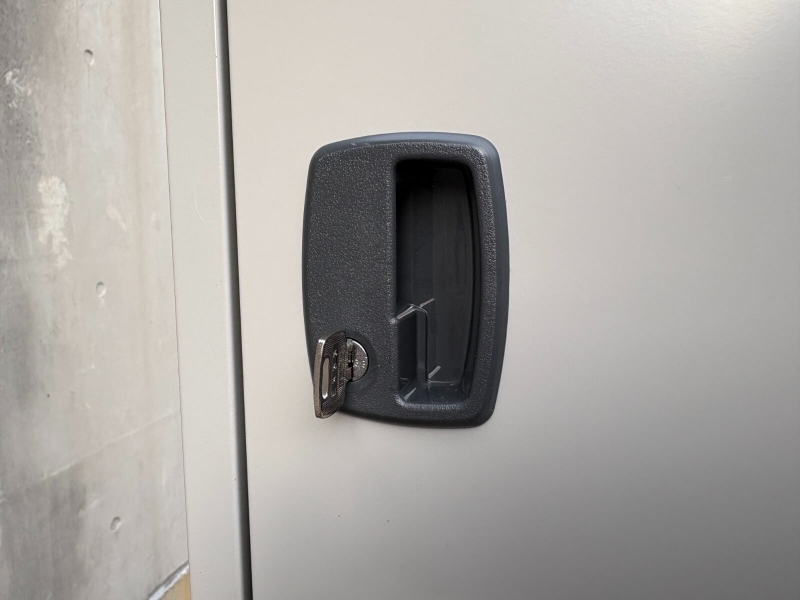 1列6段　6人用ロッカー　中古_3