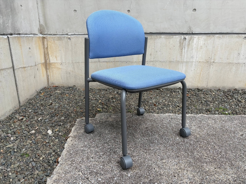 NO,2300シリーズ　ミーティングチェア　キャスター付　中古