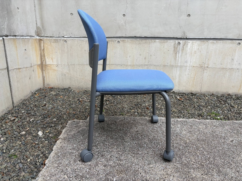 NO,2300シリーズ　ミーティングチェア　キャスター付　中古_1