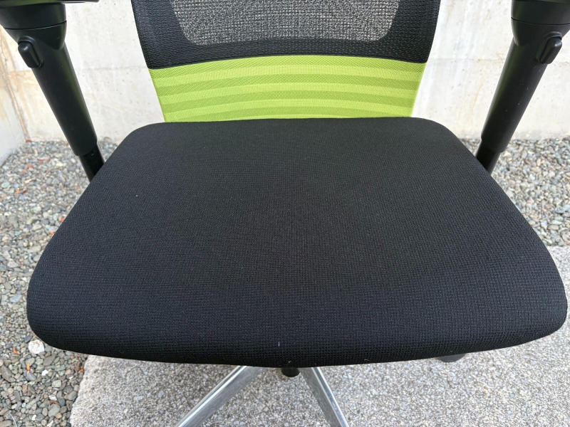 フィーゴチェア 　メッシュタイプ　グリーン　可動肘付き（パッド新品）　中古_6