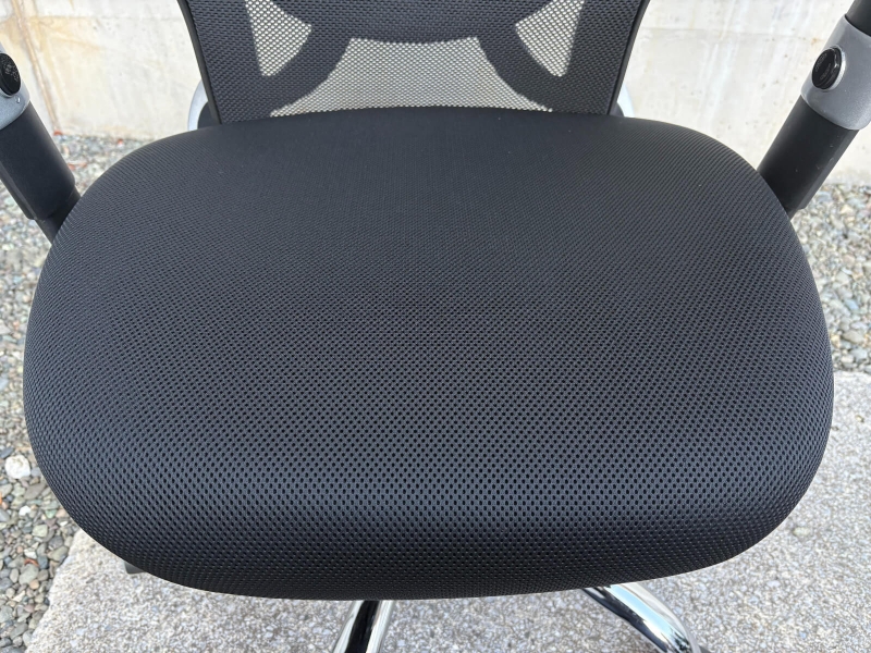 ヘッドレスト付き　パソコンチェア　中古_5