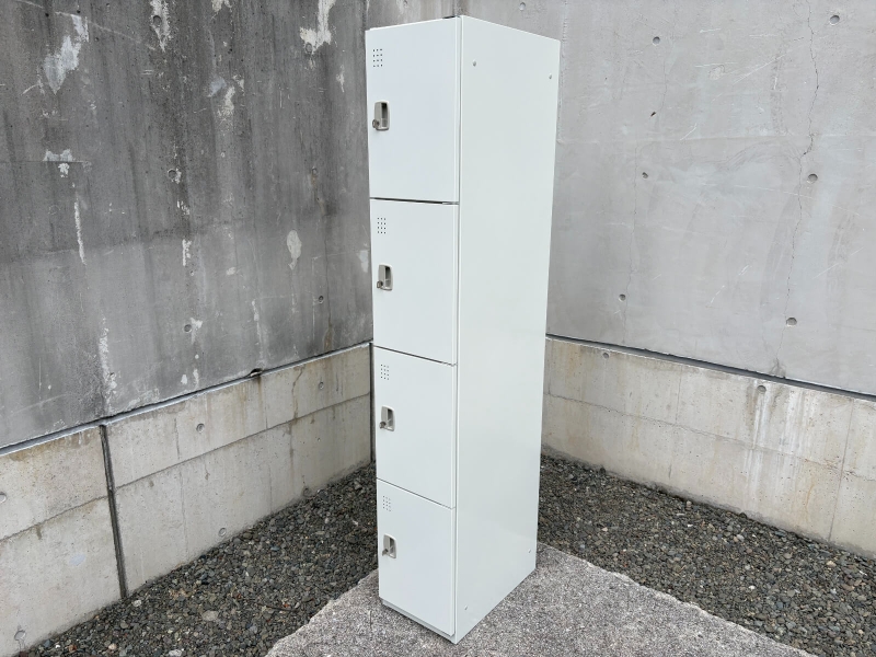 ジョイントスチールロッカー　1列4段　4人用　ホワイト　中古
