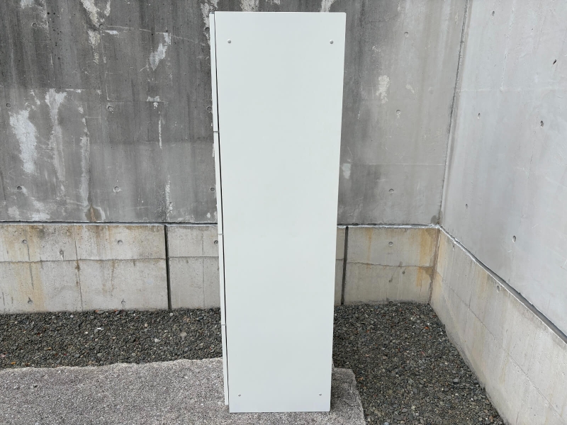 ジョイントスチールロッカー　1列4段　4人用　ホワイト　中古_1