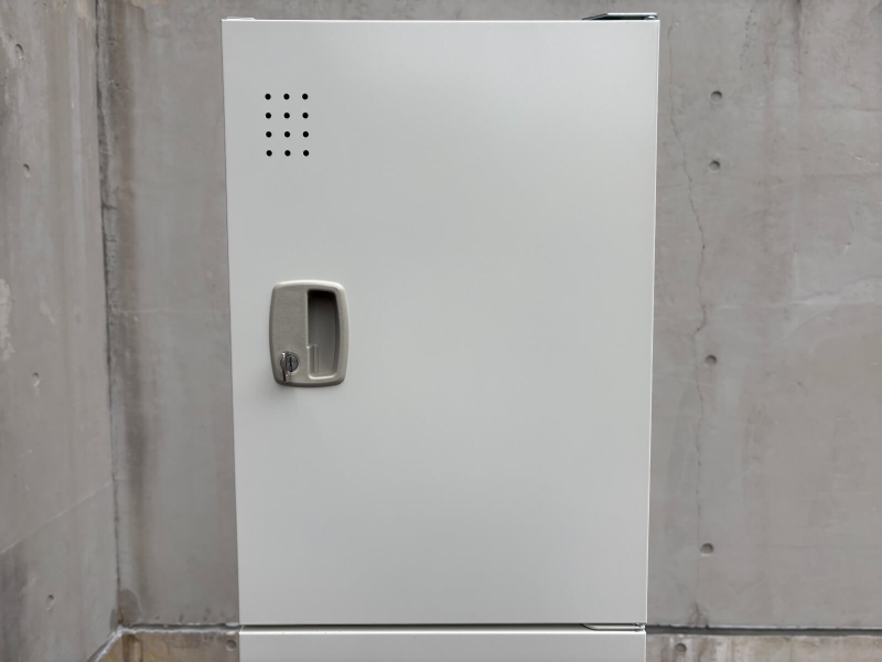 ジョイントスチールロッカー　1列4段　4人用　ホワイト　中古_3