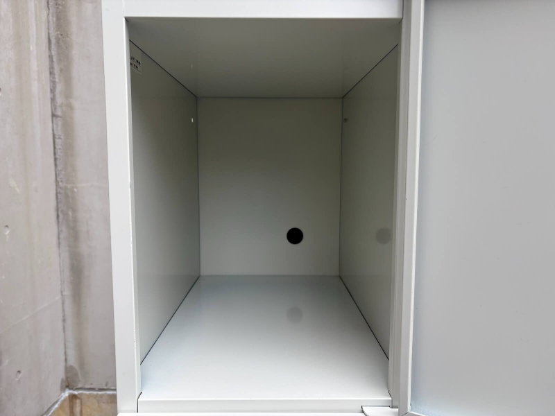 ジョイントスチールロッカー　1列4段　4人用　ホワイト　中古_5