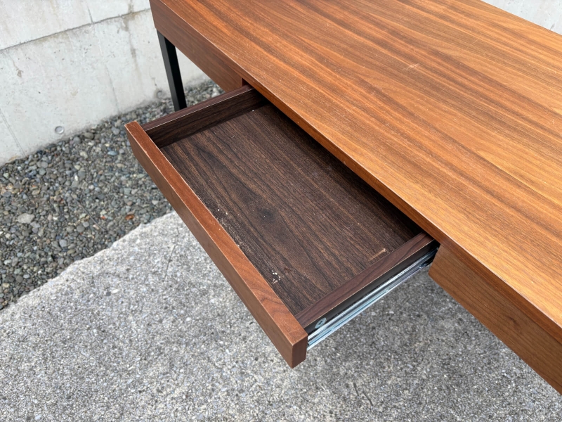 ウォルナットデスク　T-2546　W1100/D500/H725㎜　中古 　天板傷・スレ有り_5