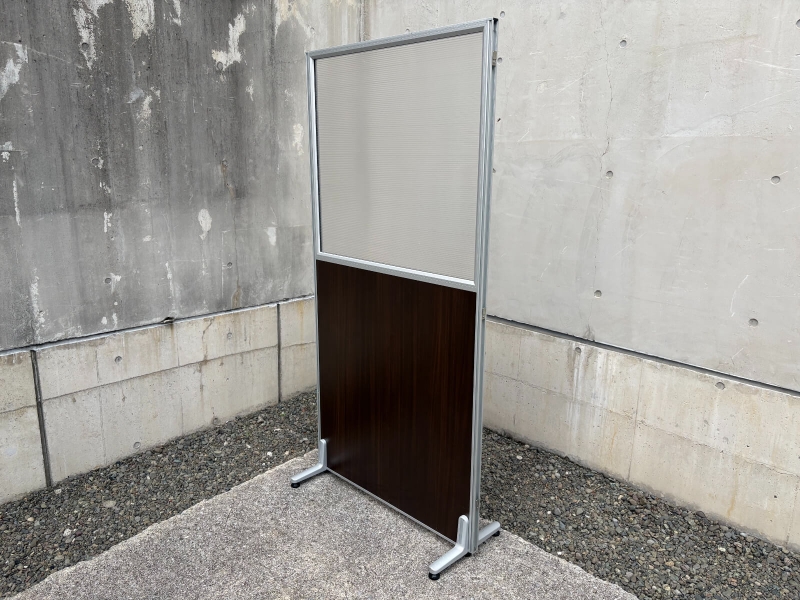 木目調パーテーション　窓付き　H1800×W900　安定脚付き　中古