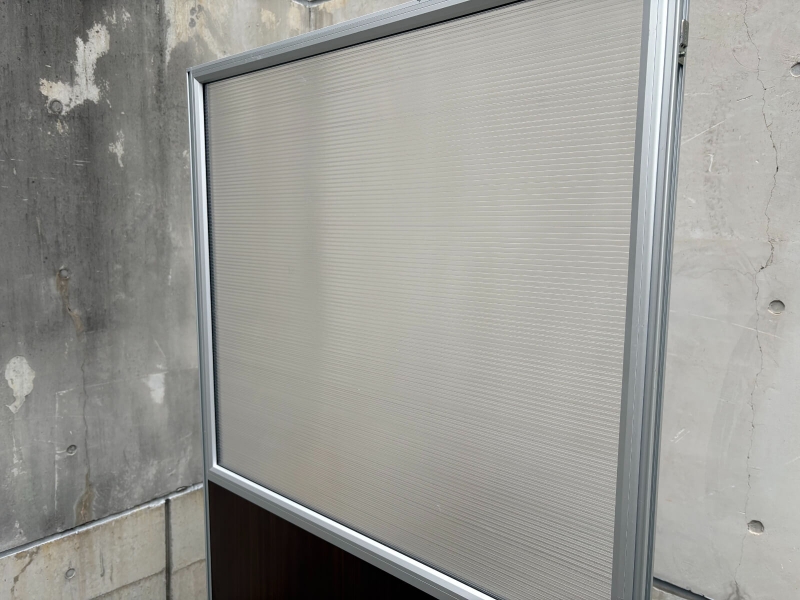 木目調パーテーション　窓付き　H1800×W900　安定脚付き　中古_3