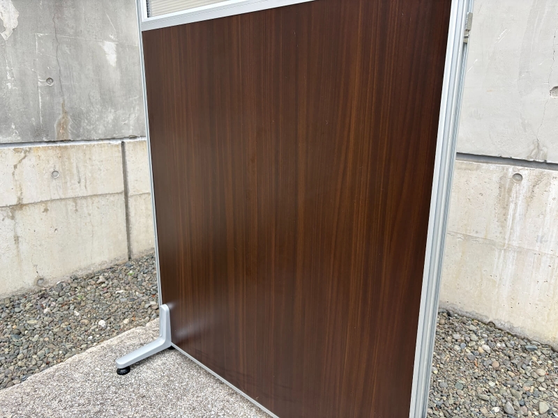 木目調パーテーション　窓付き　H1800×W900　安定脚付き　中古_4