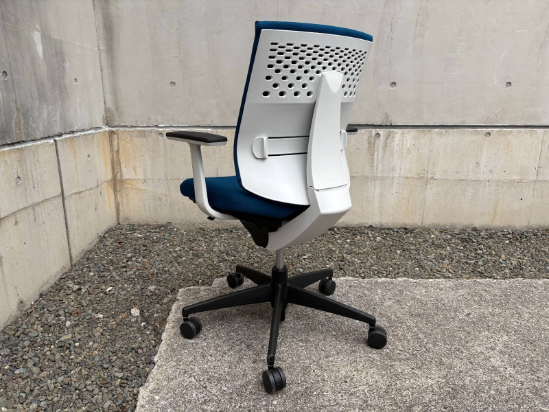 ウィザード３チェア　肘付き　ブルー×ホワイト　中古_1