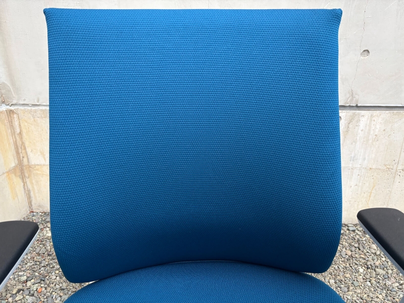 ウィザード３チェア　肘付き　ブルー×ホワイト　中古_3