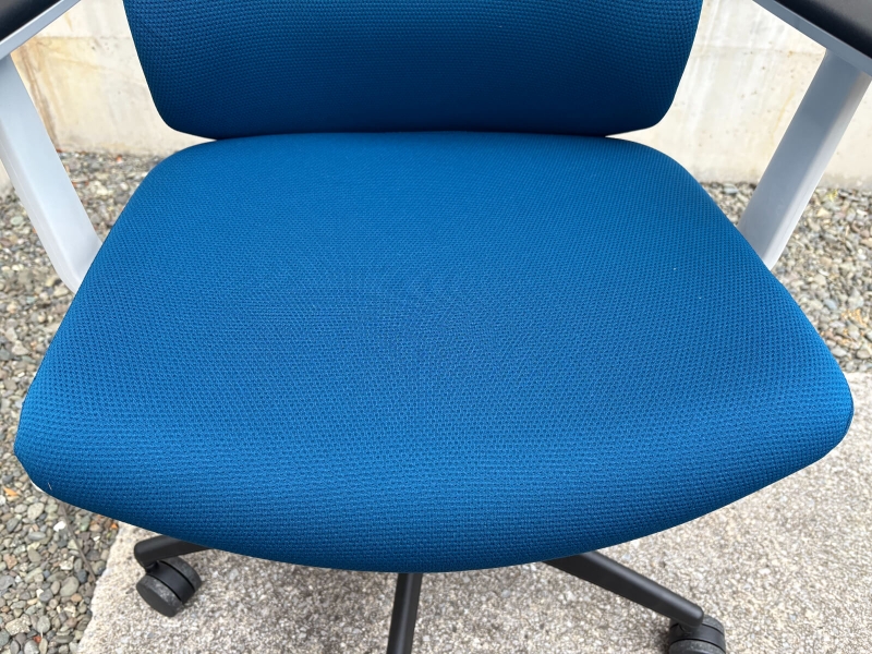 ウィザード３チェア　肘付き　ブルー×ホワイト　中古_5