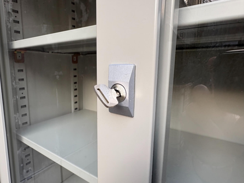 33タイプ　ガラス+スチール引違い書庫　上下セット　中古_2