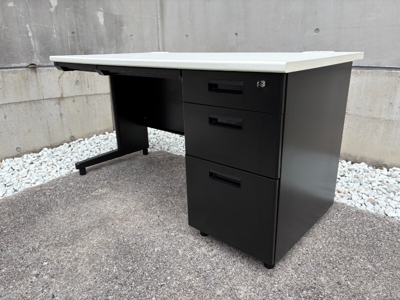 片袖机　W1400　ホワイト×ブラック　中古
