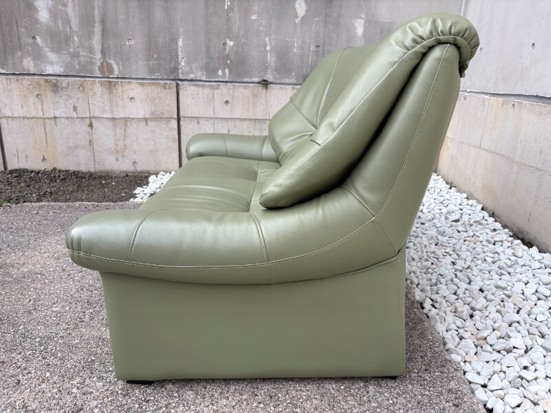 2人掛けソファ　革張り　ダークグリーン　中古_2