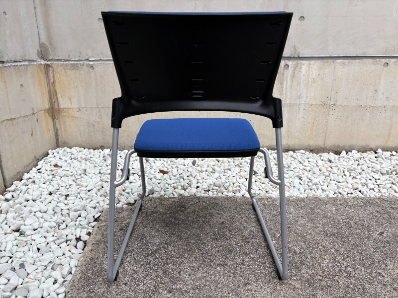 マノスチェア　スタッキングタイプ　背パッド付き　ブルー　中古_2