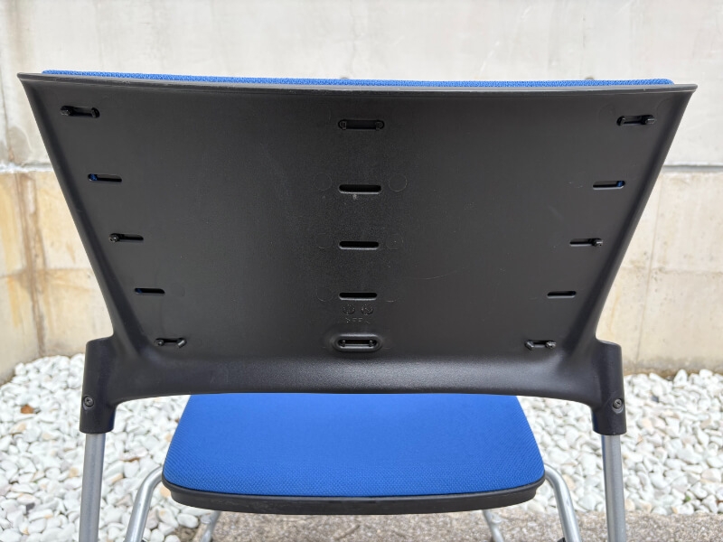 マノスチェア　スタッキングタイプ　背パッド付き　ブルー　中古_3